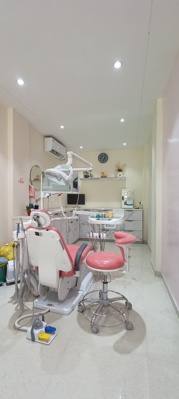 Dental chair and equipment in the treatment room at Ganeshay Dental Clinic